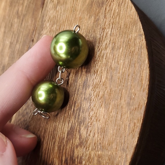 Metallic pear green‎ drop pendant - Picture 1 of 2